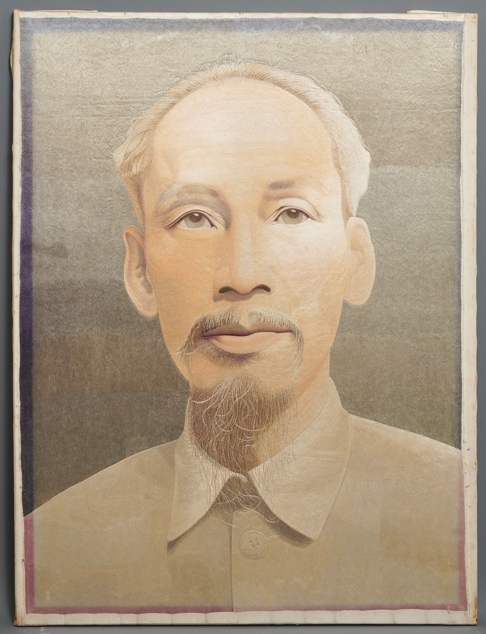 Vietnamese school, Nha Trang, 20e eeuw: een geborduurd zijden portret van Ho Chi Minh