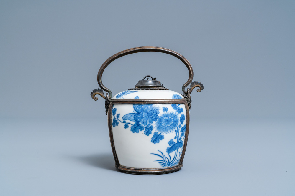 A Chinese blue and white Vietnamese market 'Bleu de Hue' water pipe, 19th C.