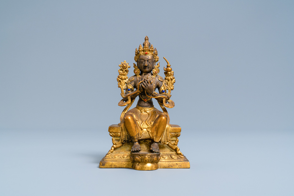 Une figure de Bouddha en bronze dor&eacute; et incrust&eacute;, Chine, 18/19&egrave;me