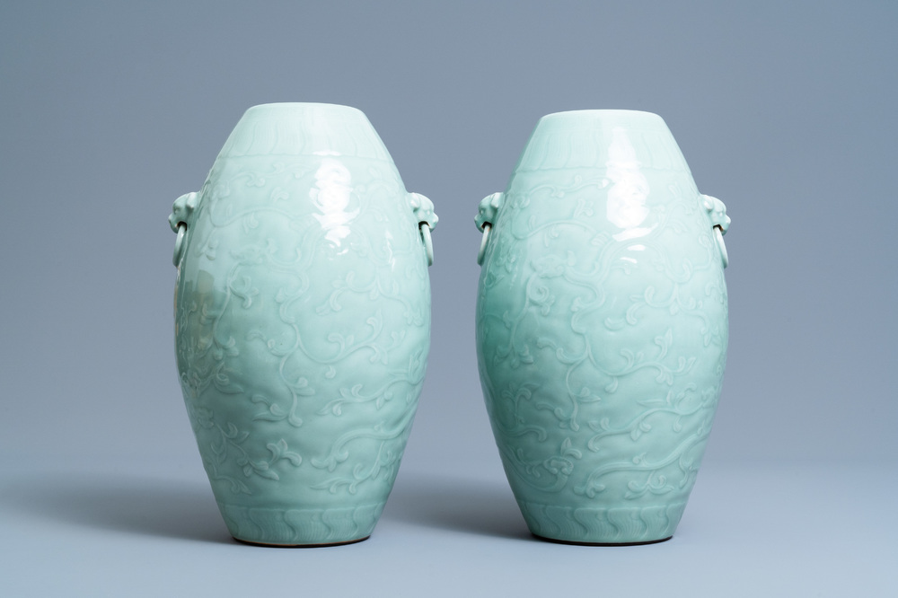 Een paar Chinese monochrome celadon vazen met onderglazuur decor, Qianlong merk, 19e eeuw