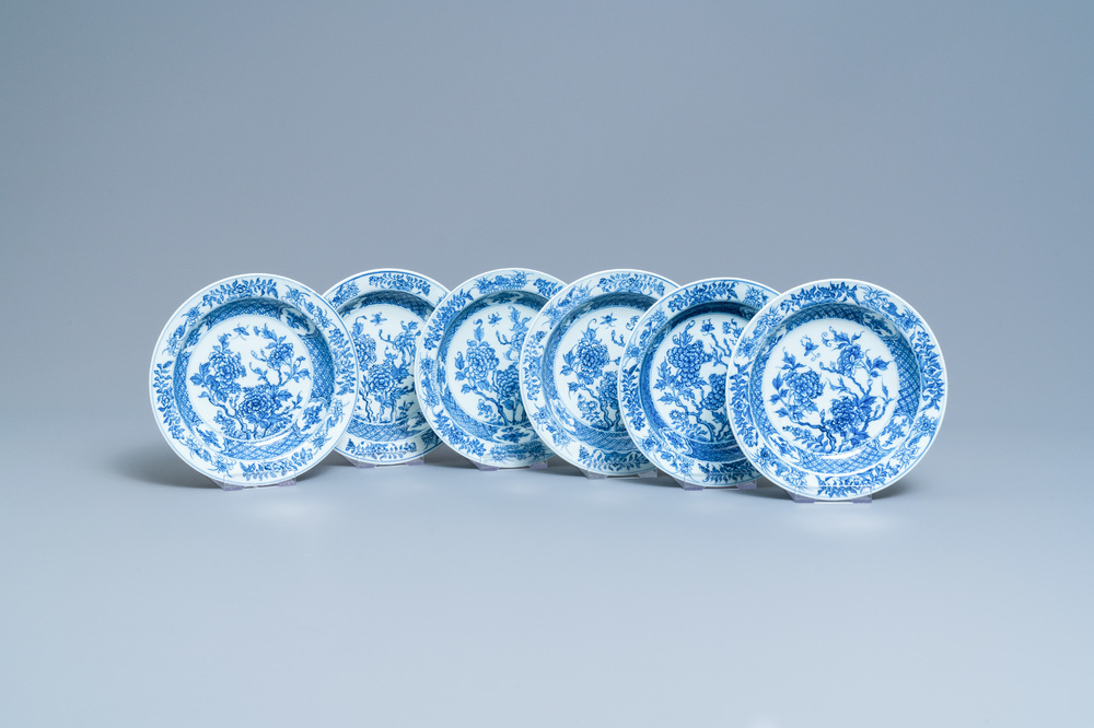 Six assiettes en porcelaine de Chine en bleu et blanc, Yongzheng/Qianlong