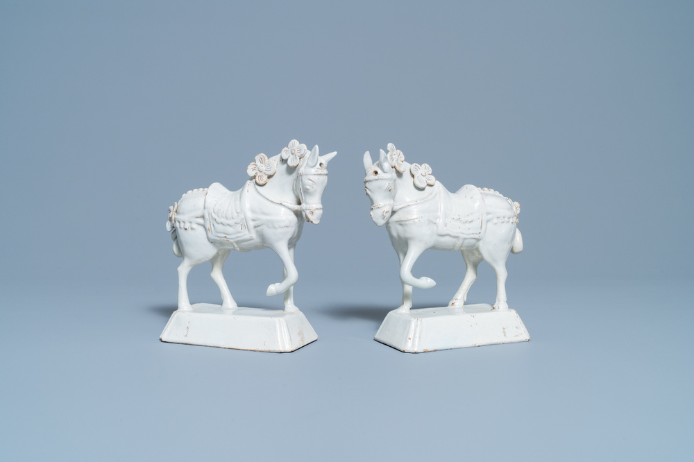 A pair of white Dutch Delftware models of horses, 18th C.