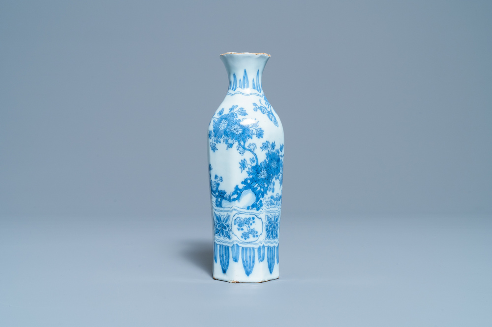 An octagonal Dutch Delft blue and white chinoiserie vase, late 17th C.