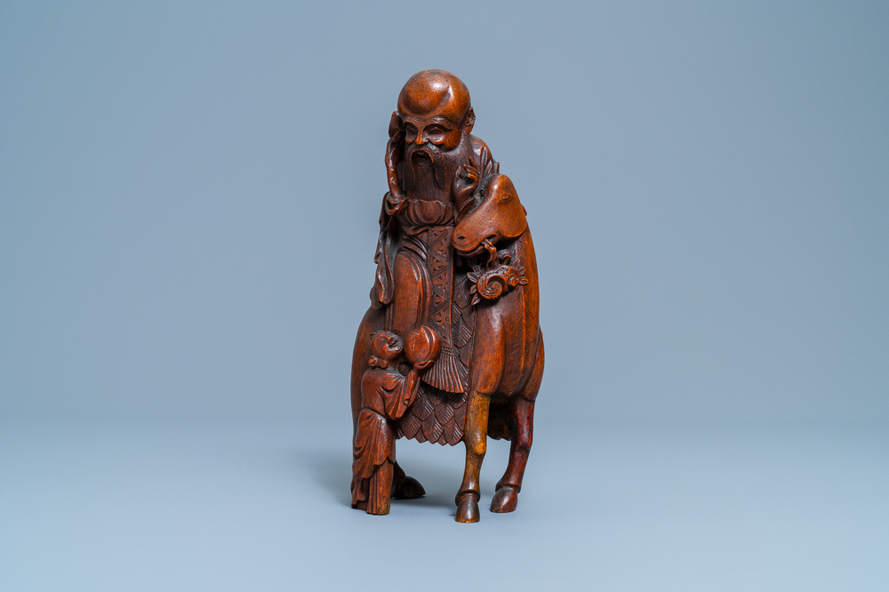 Un groupe en bois de bambou sculpt&eacute; figurant Shou Lao sur un cerf, Chine, Ming