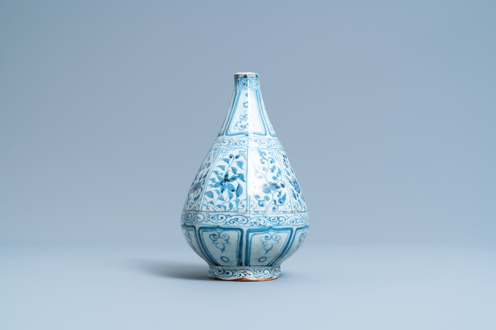 A Chinese blue and white octagonal bottle vase with floral design, Hongwu