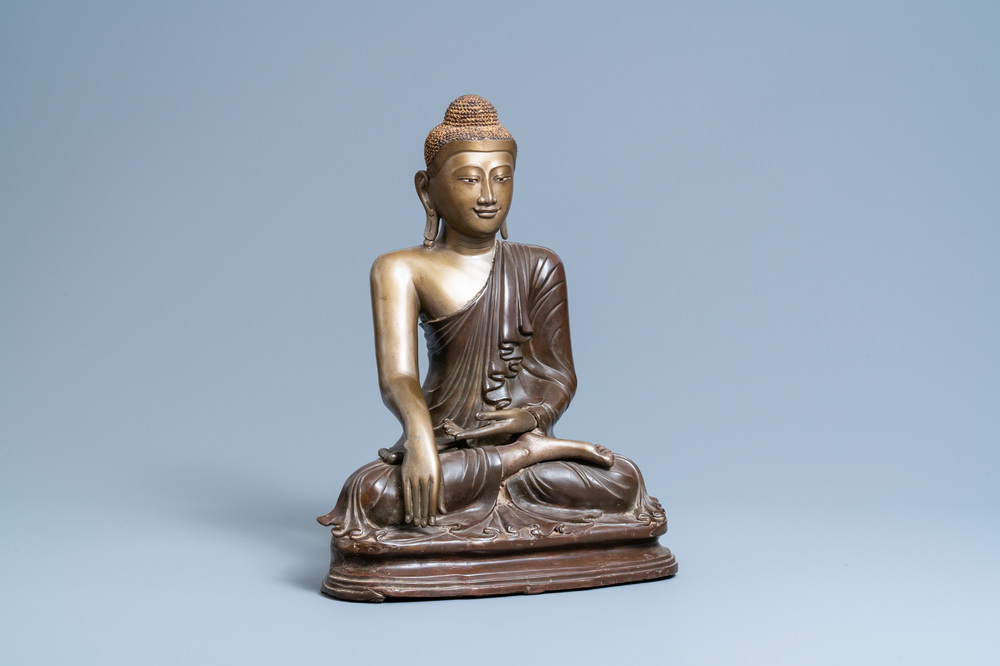 Een deels gelakte bronzen figuur van Boeddha, Mandalay, Birma, 18/19e eeuw