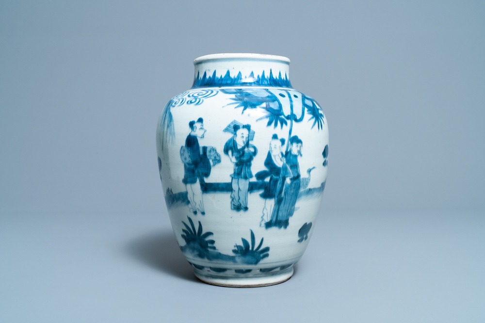 Een Chinese blauw-witte pot met figuren in een landschap, Transitie periode