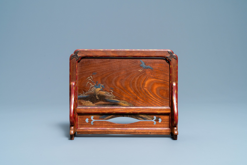Een Japans gelakt houten tafelscherm, Edo, 18/19e eeuw