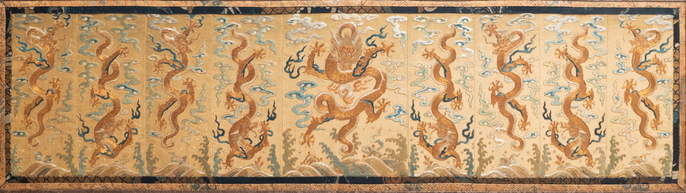 A Chinese gold-thread embroidered silk 'dragon' panel, 19th C.