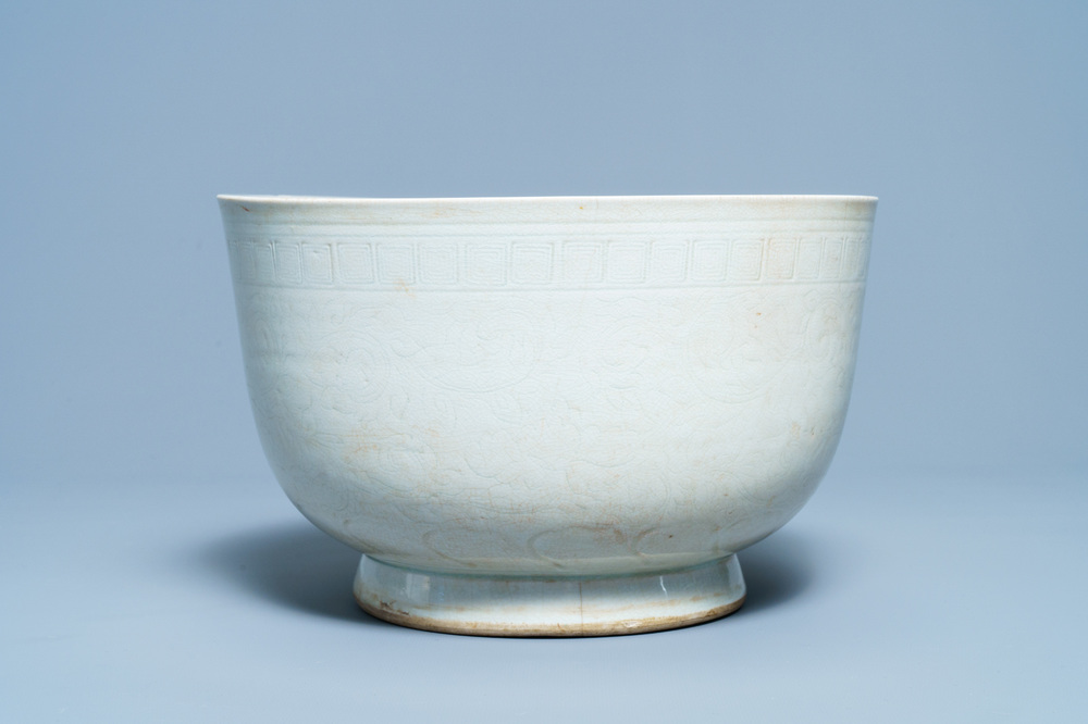 A large Chinese Dehua bowl with incised design, Ming