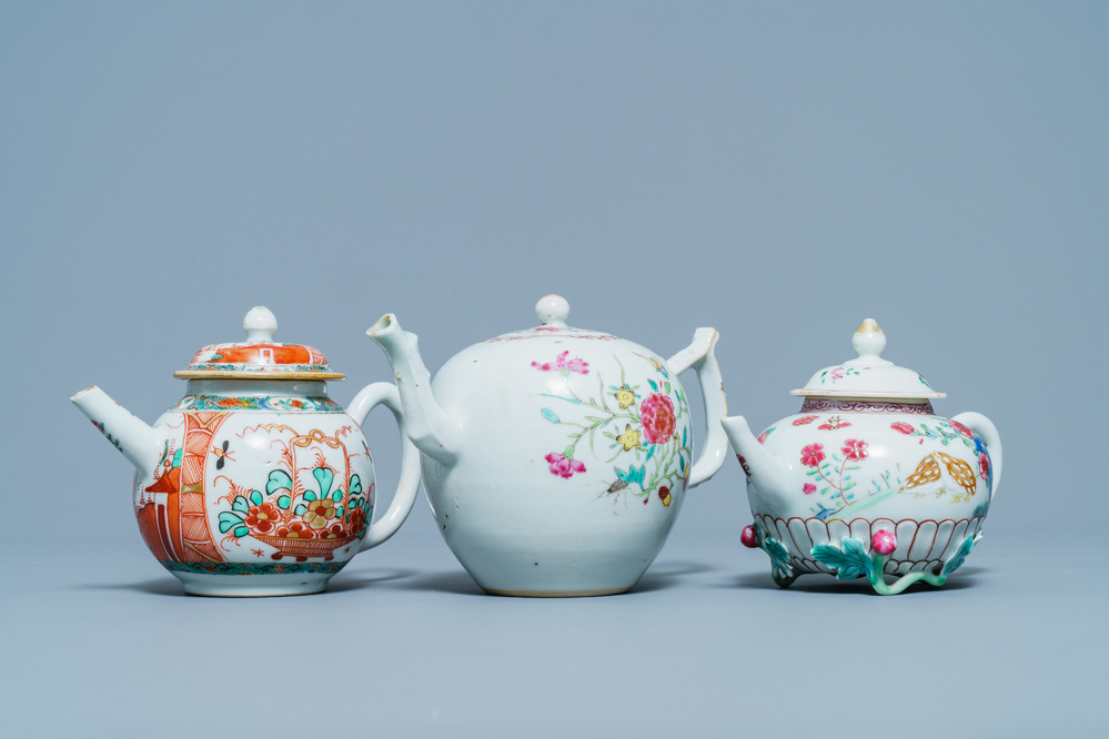 Deux th&eacute;i&egrave;res en porcelaine de Chine famille rose et une d&eacute;cor&eacute;e aux Pays-Bas, Kangxi/Qianlong