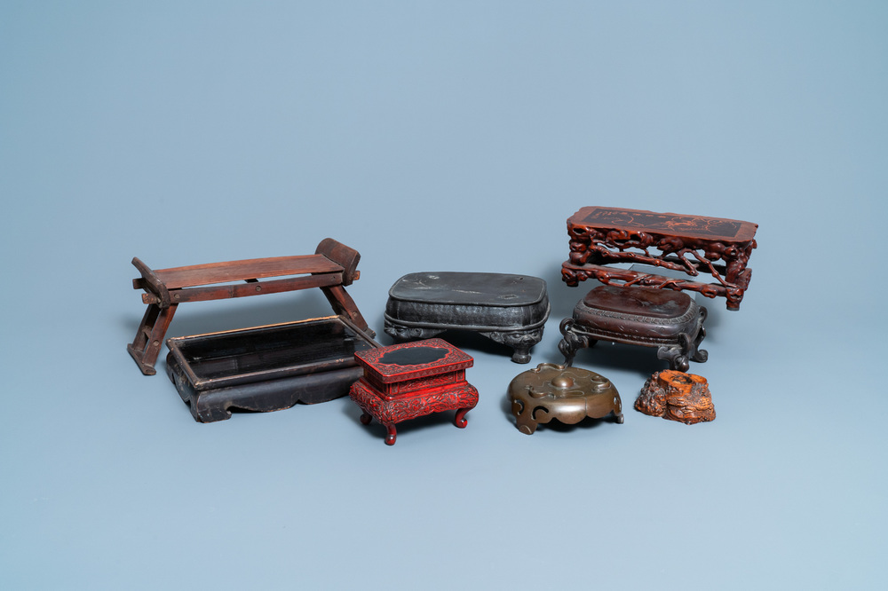 Huit socles en bois, bronze et laque, Chine et Japon, 19/20&egrave;me