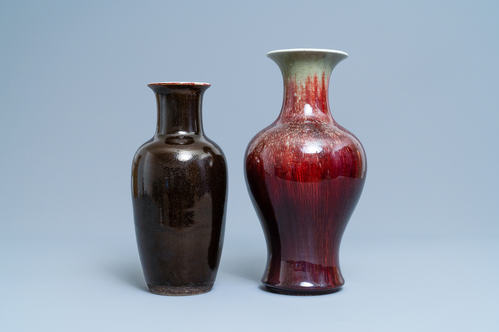 Deux vases en porcelaine de Chine &agrave; &eacute;mail flamb&eacute;, 19&egrave;me