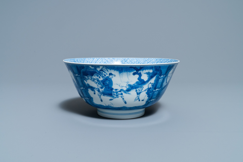 Un bol en porcelaine de Chine en bleu et blanc &agrave; d&eacute;cor de sc&egrave;nes du 'Xi Xiang Ji', marque et &eacute;poque de Kangxi