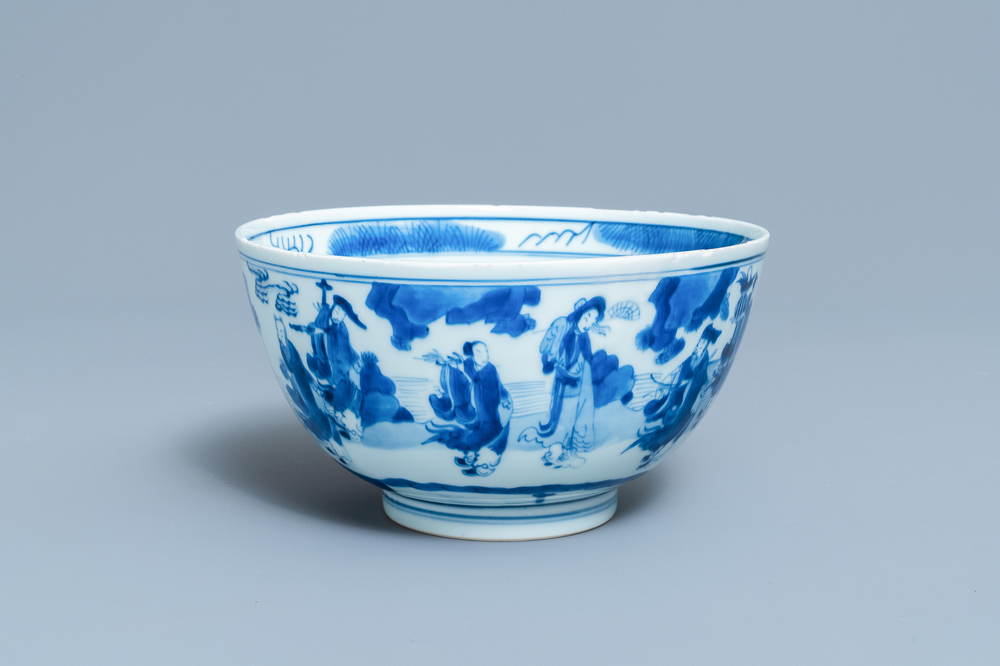 Un bol en porcelaine de Chine en bleu et blanc &agrave; d&eacute;cor d'immortels, Kangxi