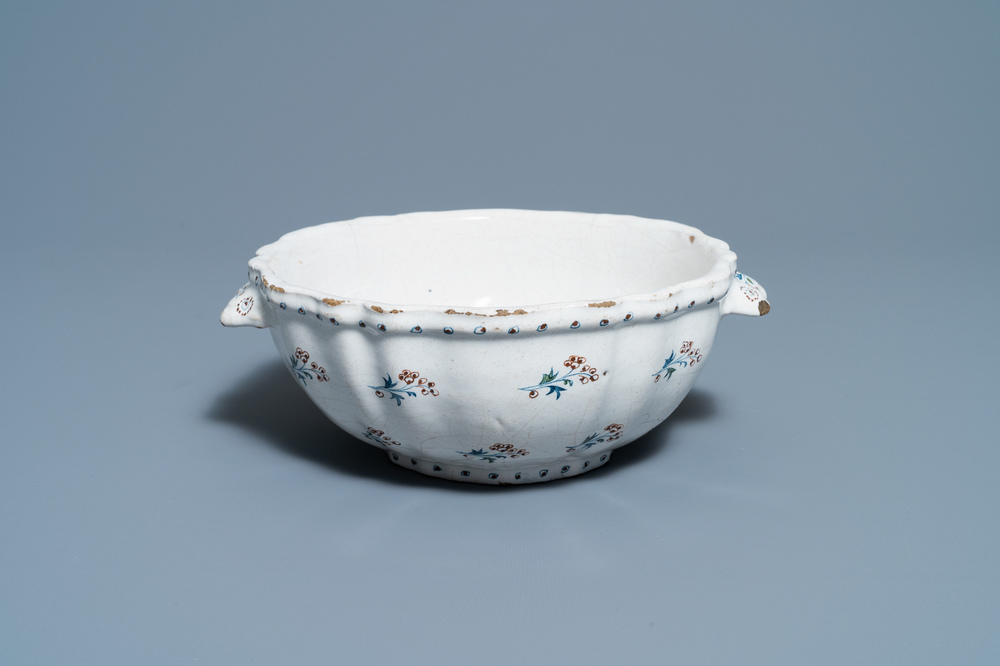 A Brussels faience basin with '&agrave; la haie fleurie' design, 18th C.