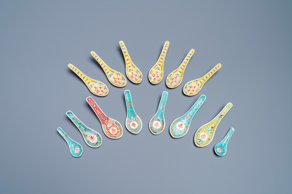 Fourteen Chinese famille rose spoons with characters, 19/20th C.
