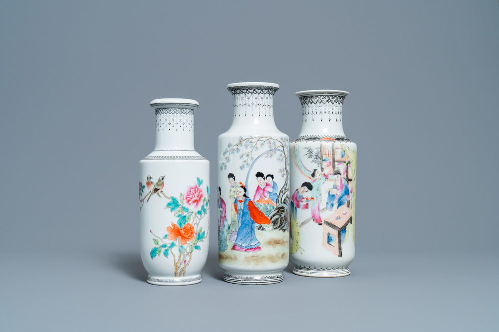 Trois vases de forme rouleau en porcelaine de Chine famille rose, R&eacute;publique