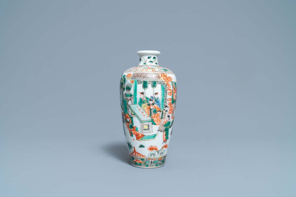 A Chinese famille verte 'meiping' vase, 19th C.