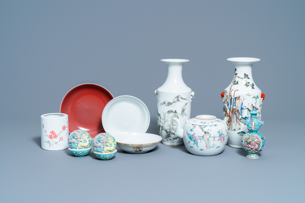 Une collection vari&eacute;e en porcelaine de Chine, 19/20&egrave;me