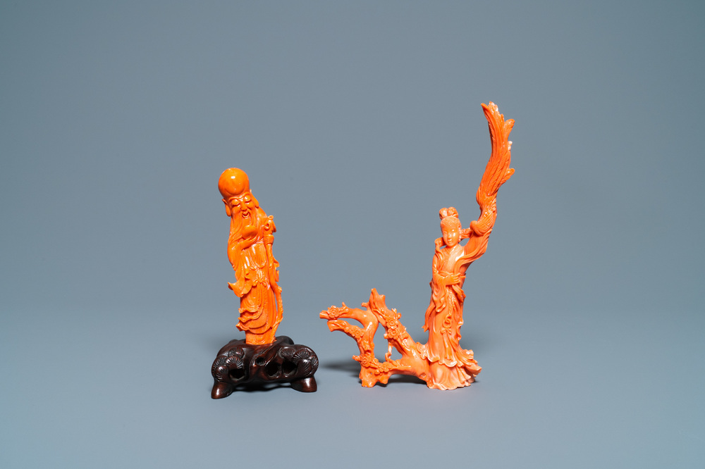 Two Chinese carved red coral figures, 19/20th C.