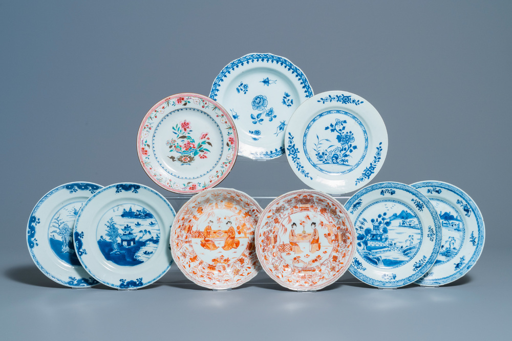 Neuf assiettes en porcelaine de Chine en bleu et blanc, famille rose et rouge de fer, Kangxi/Qianlong