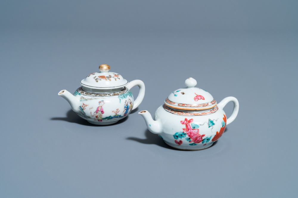 Deux th&eacute;i&egrave;res miniatures en porcelaine de Chine famille rose, Yongzheng/Qianlong