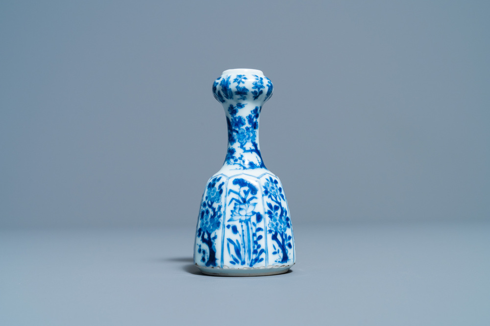 A small Chinese blue and white vase or hookah base, Kangxi