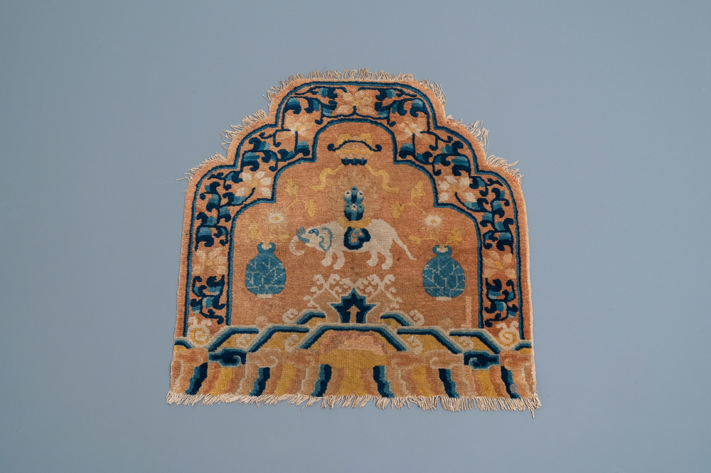 A Chinese Ningxia throne back cover carpet with an elephant, 19th C.