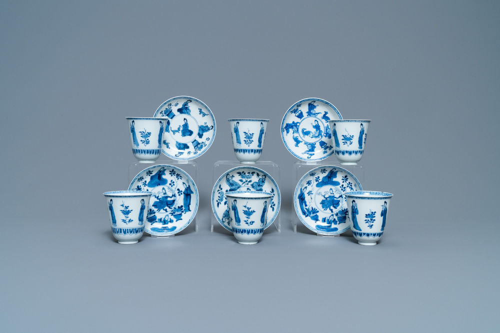 Six grandes tasses et cinq soucoupes en porcelaine de Chine en bleu et blanc, marque Yu, Kangxi