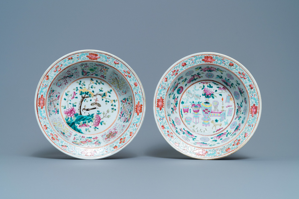 Twee Chinese famille rose kommen, 19e eeuw