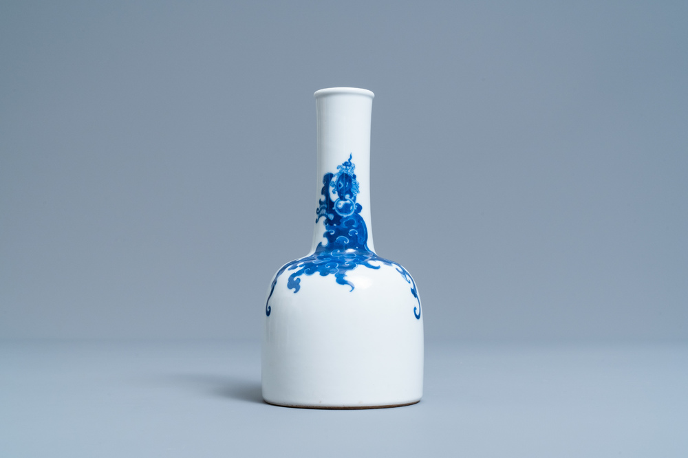 A Chinese blue and white mallet 'phoenix' vase, Kangxi mark, 19/20th C.