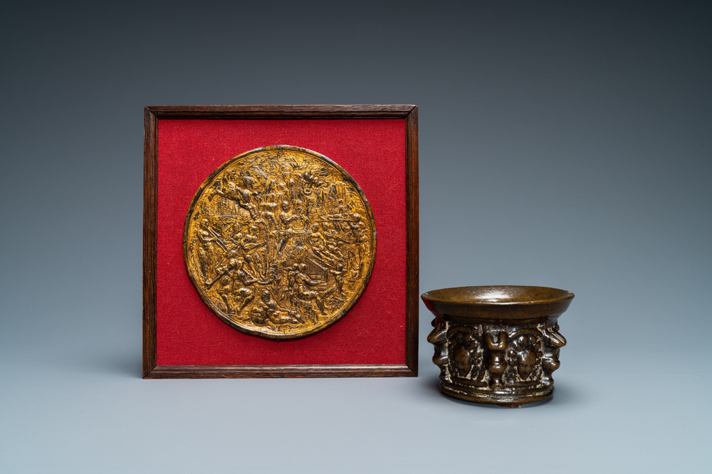 Une plaque en bronze dor&eacute; repr&eacute;sentant 'Apollon sur la montagne du Parnasse' et un mortier en bronze, Flandres, 16&egrave;me