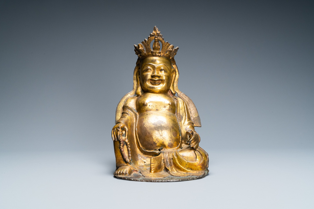 Une figure de Bouddha assis en bronze dor&eacute;, Chine, Ming