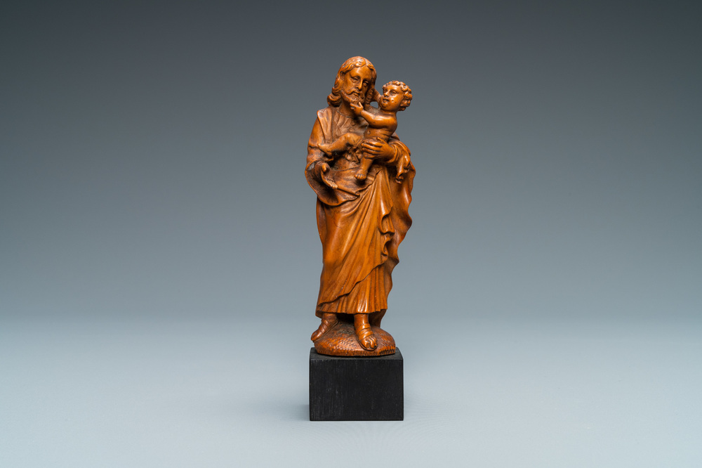 Une statue de Joseph &agrave; l'enfant en buis sculpt&eacute;, Flandres, 17&egrave;me