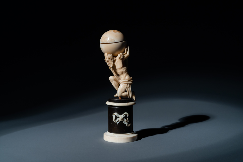 Une statue d'Atlas portant le globe c&eacute;leste sur ses &eacute;paules en ivoire sculpt&eacute;, probablement Dieppe, 19&egrave;me
