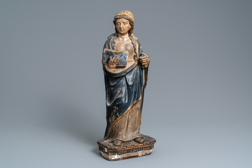 Une statue de Sainte Apolline d'Alexandrie en pierre calcaire sculpt&eacute;e et polychrom&eacute;e, vers 1540