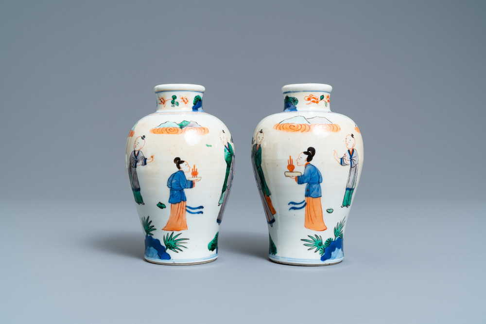 A pair of Chinese wucai 'meiping' vases, 19th C.