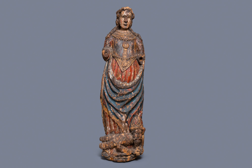 Une grande statue de Sainte Cath&eacute;rine d'Alexandrie en ch&ecirc;ne sculpt&eacute; et polychrom&eacute;, 16&egrave;me
