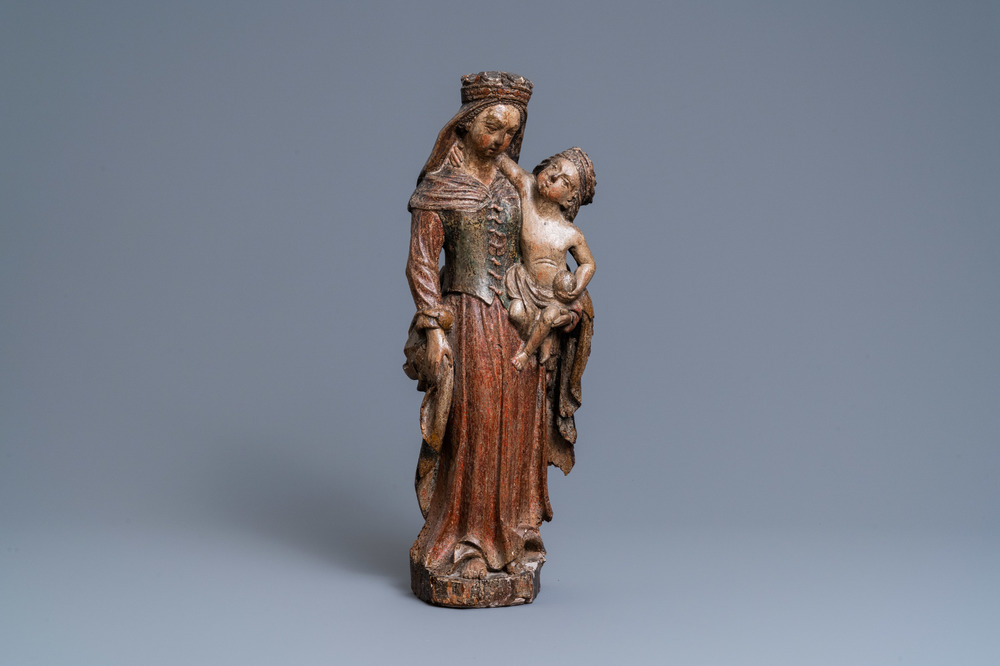 Une statue d'une Vierge &agrave; l&rsquo;enfant en ch&ecirc;ne sculpt&eacute; et polychrom&eacute;, 1&egrave;re moiti&eacute; du 16&egrave;me