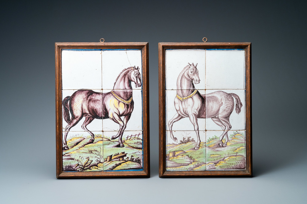 Een paar polychrome tegeltableaus met paarden naar Delfts voorbeeld, wellicht Rijsel, eind 18e eeuw