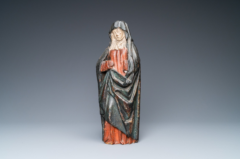 Une statue de la Vierge de Calvaire en ch&ecirc;ne sculpt&eacute; et polychrom&eacute;, vers 1500