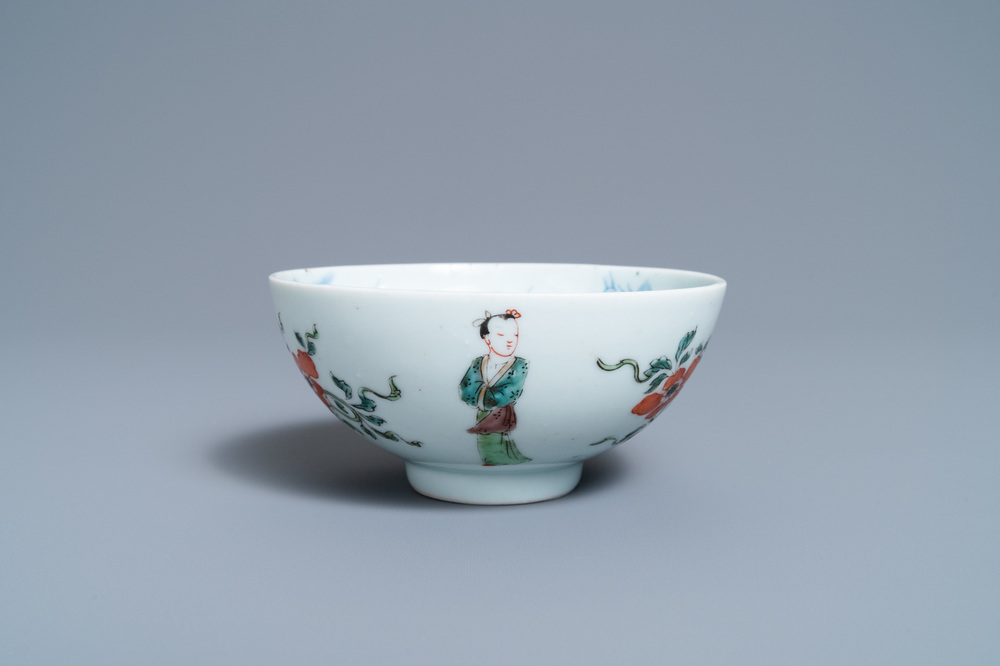 Un bol en porcelaine de Chine famille verte, marque et &eacute;poque de Yongzheng