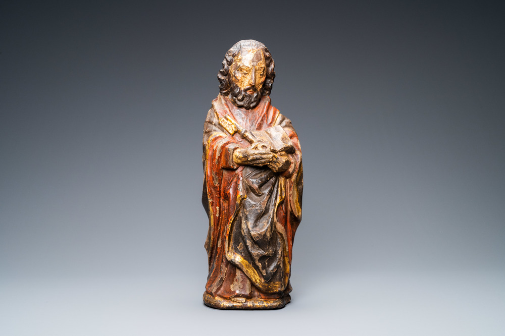 Een gepolychromeerde houten figuur van Petrus, Frankrijk, 16e eeuw