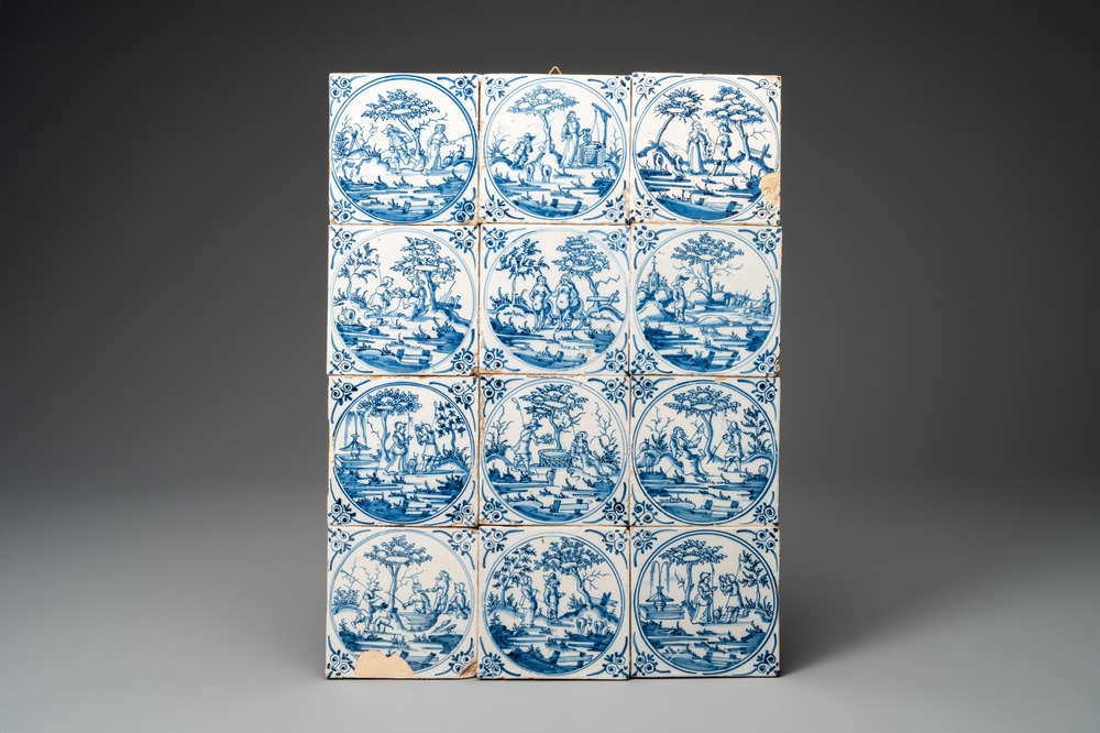 Twaalf blauw-witte Delftse tegels met medaillons, 18e eeuw