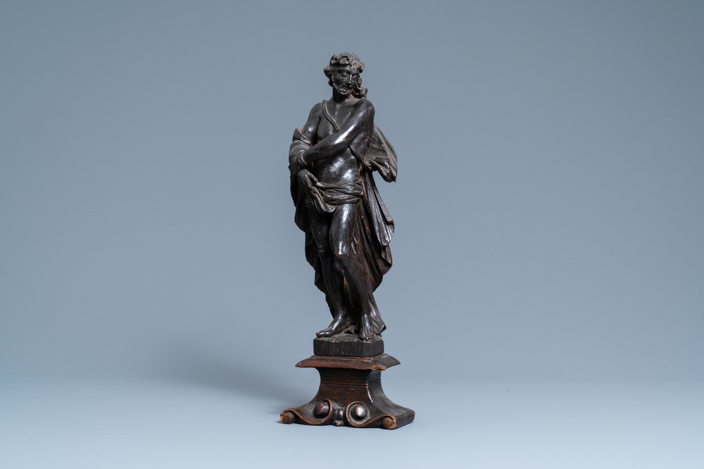 Une statue repr&eacute;sentant 'Ecce Homo' en ch&ecirc;ne sculpt&eacute;, vers 1600
