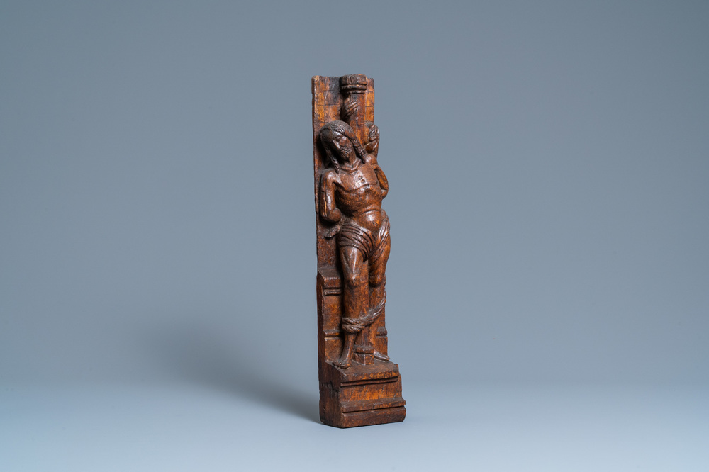 Une statue de Christ &agrave; la colonne en ch&ecirc;ne sculpt&eacute;, Vall&eacute;e du Rhin, Allemagne, vers 1500