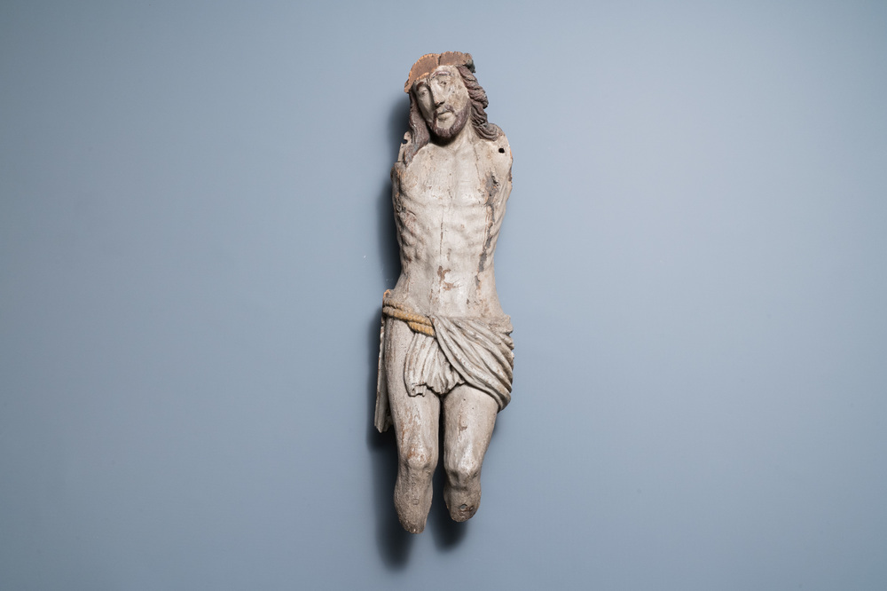 Une grande statue de Christ en ch&ecirc;ne sculpt&eacute; et polychrom&eacute;, 1&egrave;re moiti&eacute; du 16&egrave;me