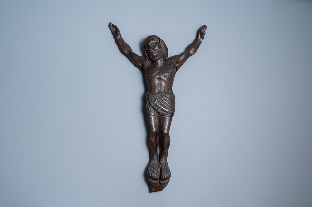 Une grande statue de Christ en ch&ecirc;ne sculpt&eacute;, France, 16&egrave;me