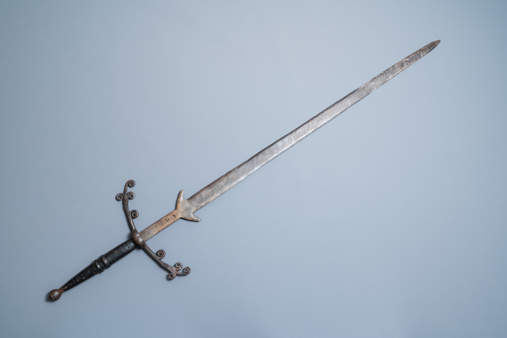 Une grande &eacute;p&eacute;e &agrave; deux mains de type 'Landsknecht', Allemagne, 16&egrave;me